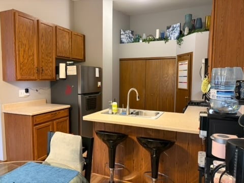 shared kitchen - 701 Blackstone Ct