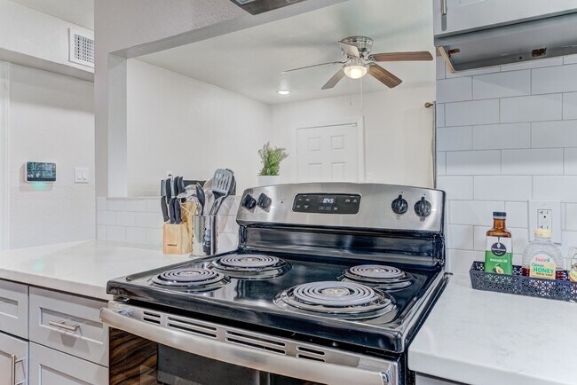 Building Photo - 2720 Truxillo St