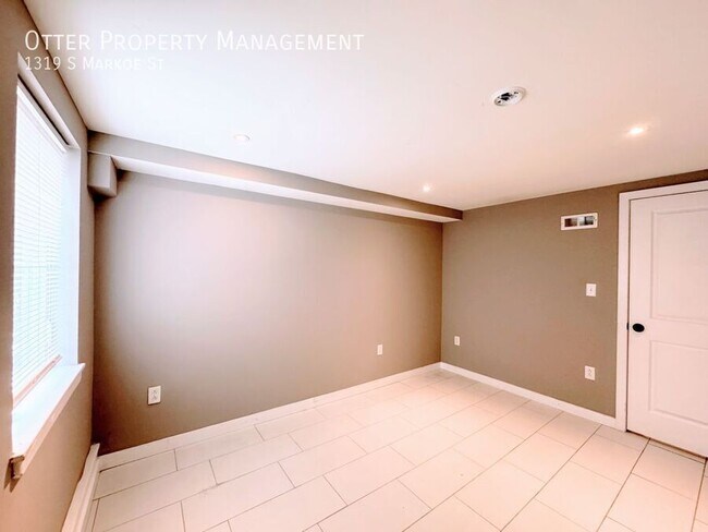 Building Photo - 1319 S Markoe St