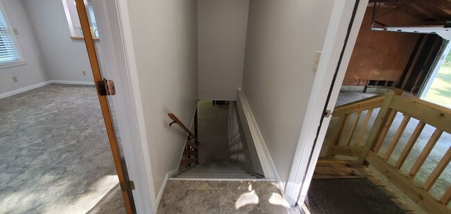 Building Photo - 4 Bedroom Parsonage Property 1 Mile to Fra...