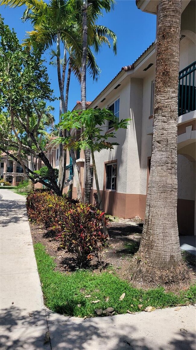 Building Photo - 2921 SE 13th Ave