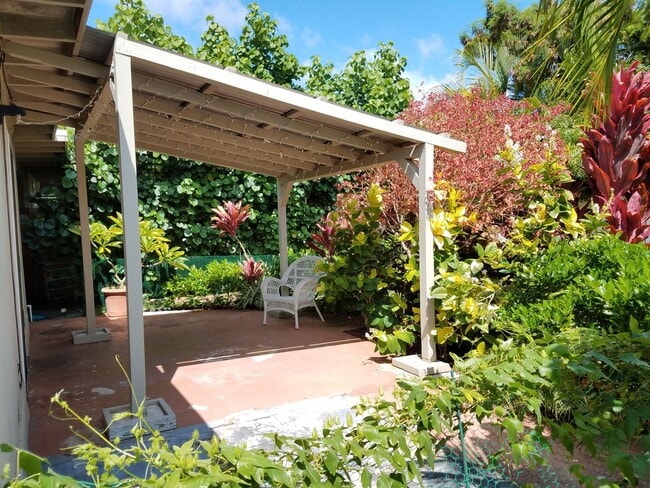 Building Photo - 2 Bed 1 Bath in Beautiful Kailua
