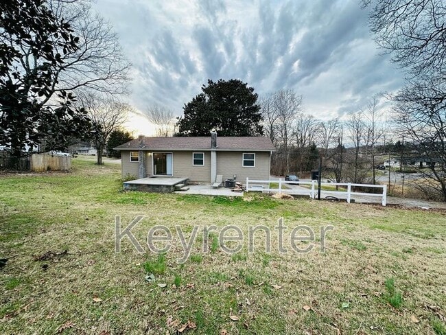 Building Photo - 918 W Forest Blvd