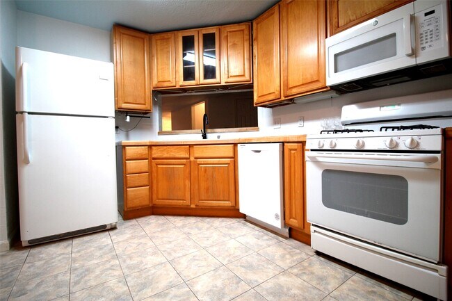 Building Photo - 15614 Barbarossa Dr