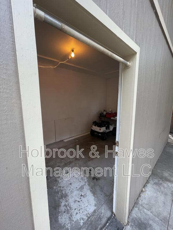 Building Photo - 326 W Myrtle St