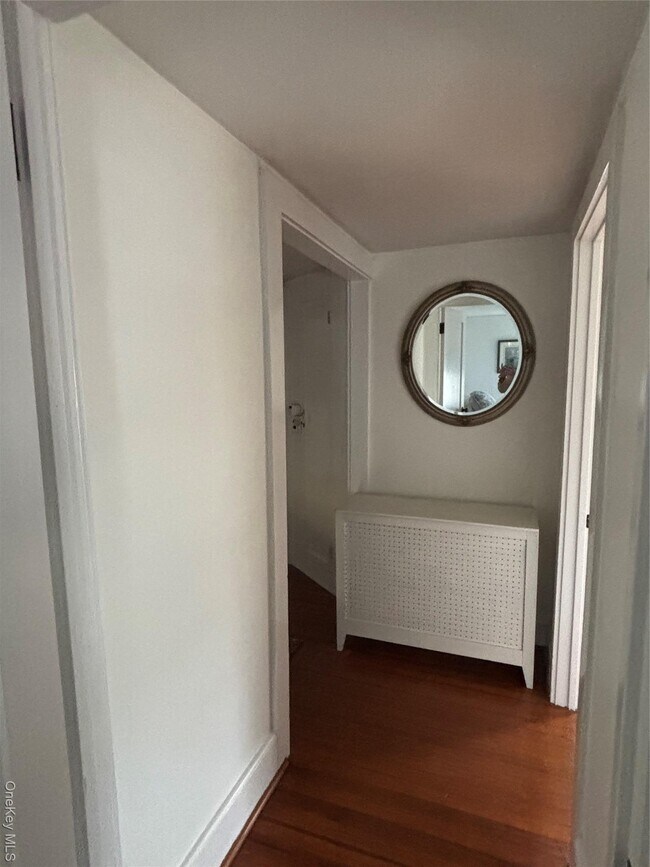 Building Photo - 75 Verbank Rd