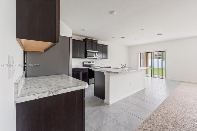 Building Photo - 5305 Fantasy Dr