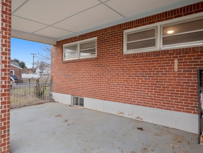 Building Photo - 4 Bedroom/ 2 Bath Home for Rent in NW Roanoke