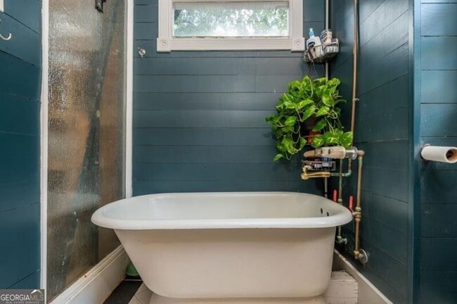 Building Photo - 154 Savannah St SE