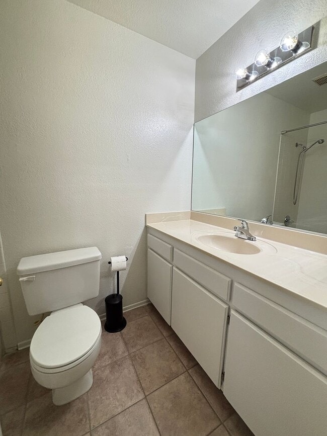 Building Photo - Charming East Lancaster Home