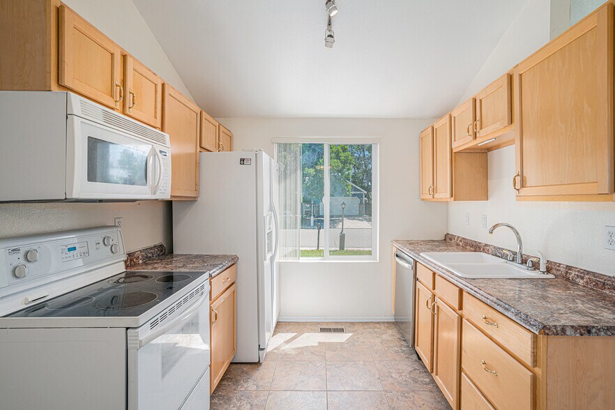Building Photo - 2139 Daley Dr