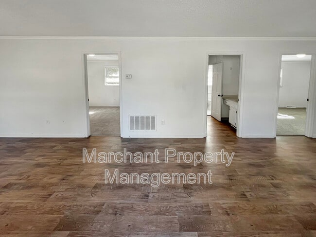 Building Photo - 104 Lora Ln