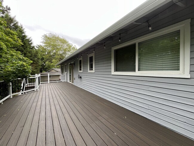 Building Photo - Three-Bedroom Home Near Nike Campus with Bonus Room, Large Deck & Two-Car Garage