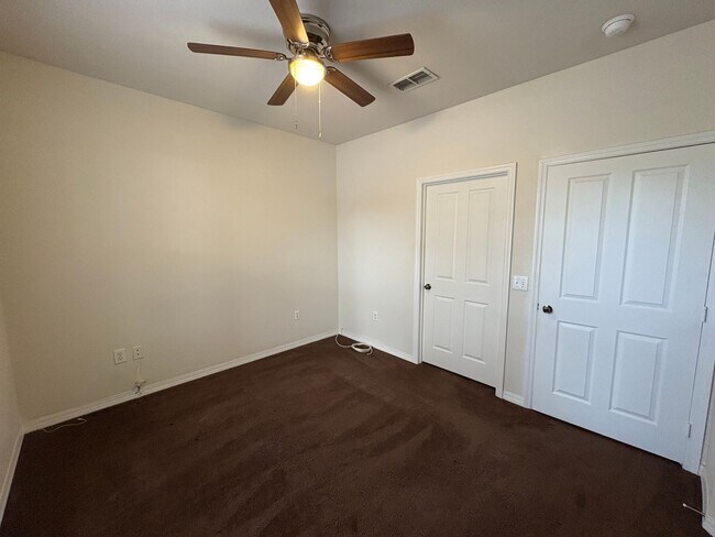 Building Photo - 1003