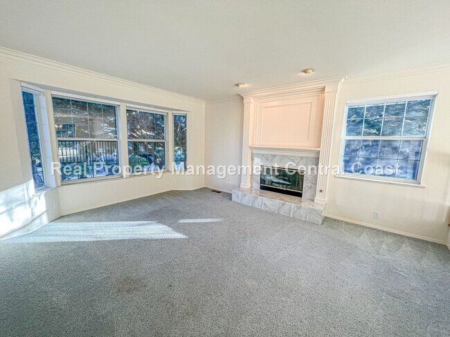 Building Photo - 1790 Martingale Ave