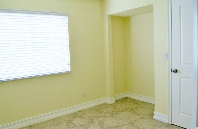 Building Photo - 3155 Royalston Ave