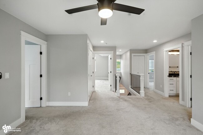 Building Photo - Charming & Updated 4BD/2.5BA!