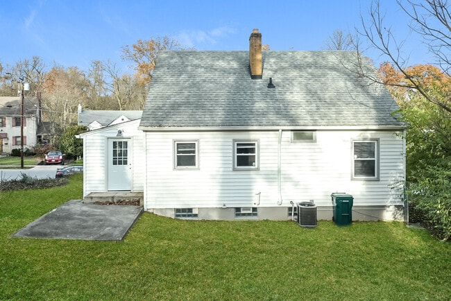 Building Photo - 2700 Powell Dr