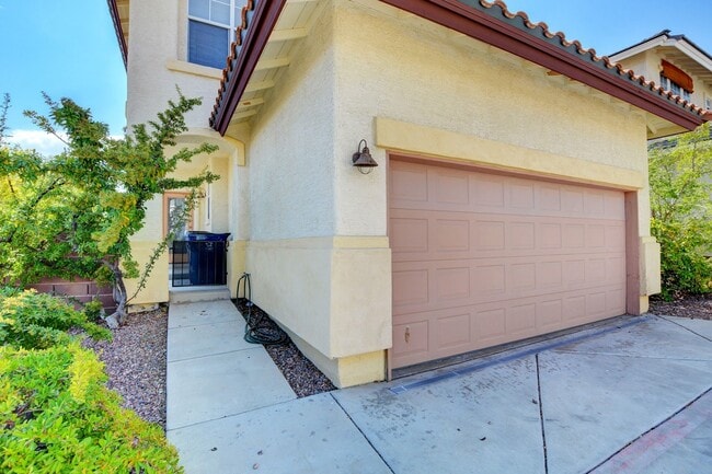 Building Photo - Beautiful 4-Bedroom Home in Gated Summerli...