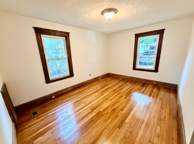 Building Photo - 216 Tremont St