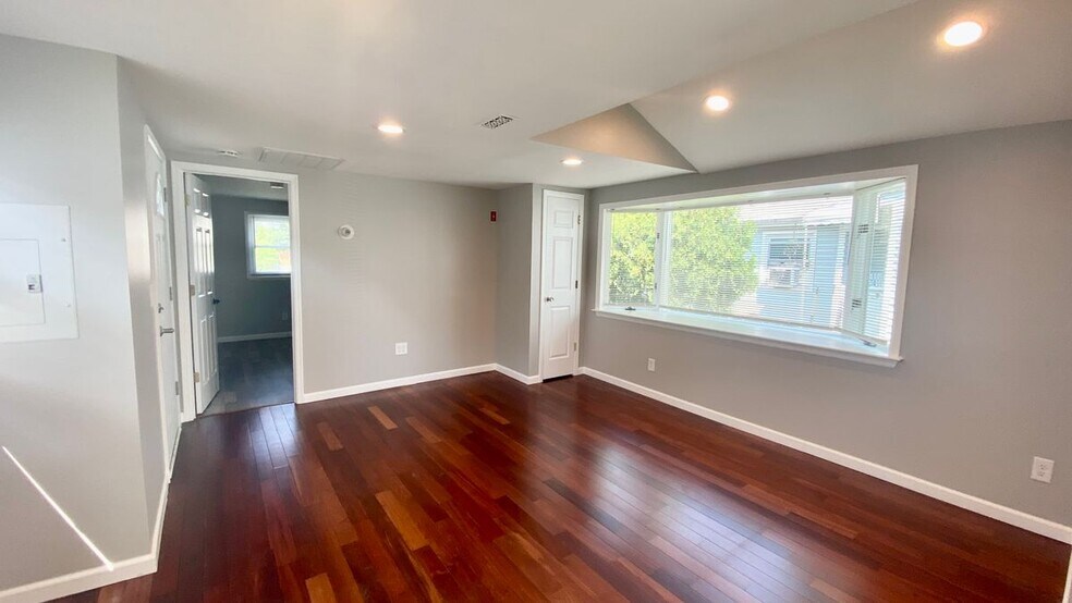 Building Photo - 450 S Fulton Ave