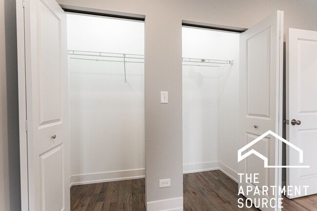 Building Photo - 926 W 32nd Pl