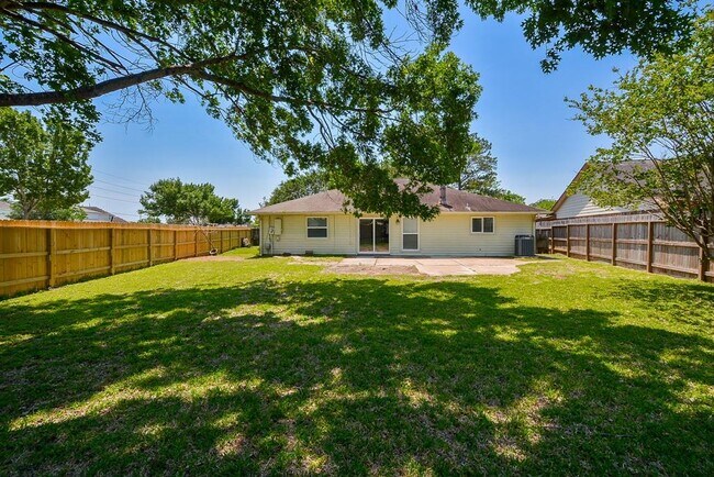 Building Photo - 15702 Timber Rock Dr