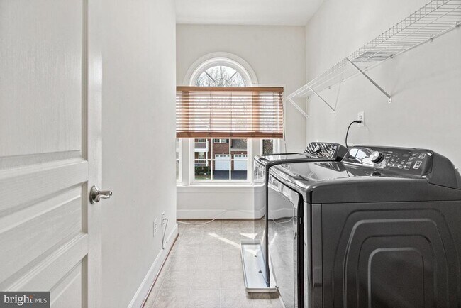 Building Photo - 4561 Rona Pl