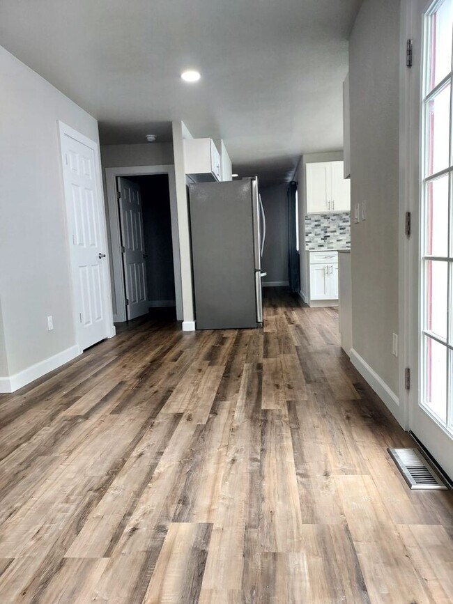 Building Photo - 2 Story Remodeled Single-Family Home in Po...