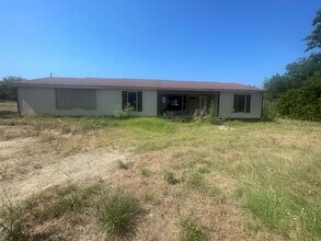 Building Photo - 4 Bedroom, 2 Bathroom Home