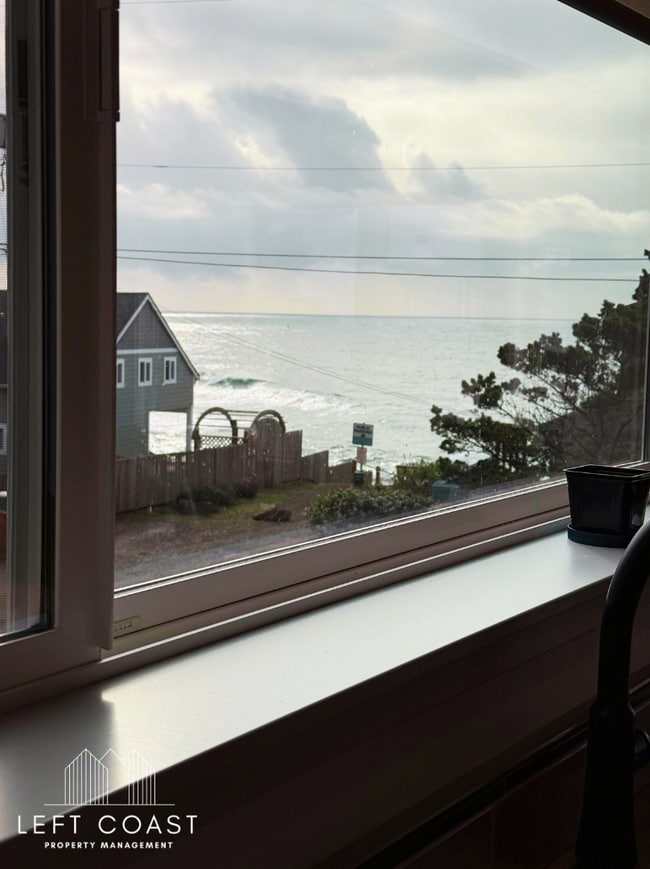 Building Photo - 480 Alsea Ave