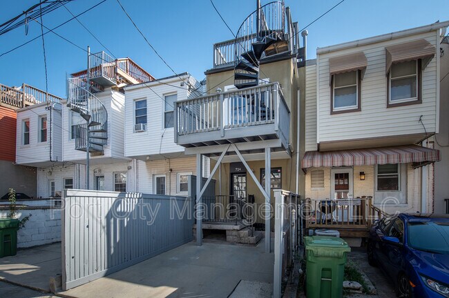 Building Photo - 724 S Ellwood Ave