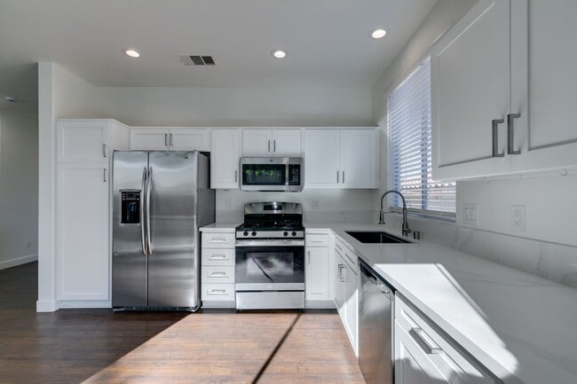 Building Photo - 2-Story Home  3 bedroom 2 bath in Summerlin