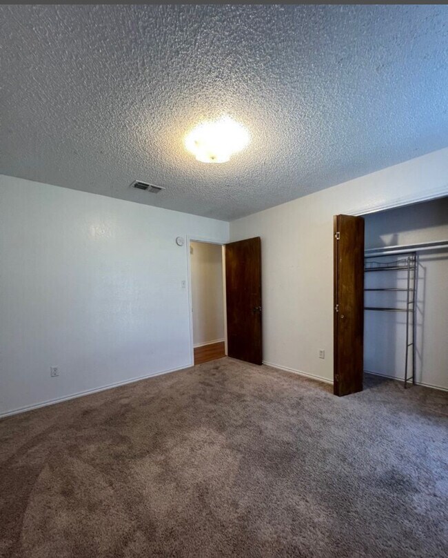 Building Photo - 6824 Loma Vista Dr