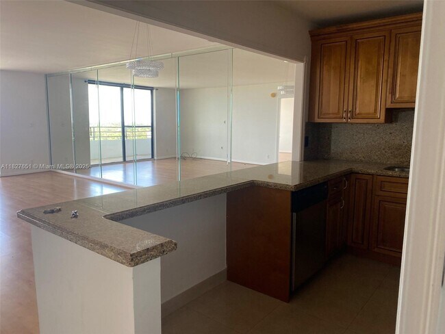 Building Photo - 2500 Parkview Dr