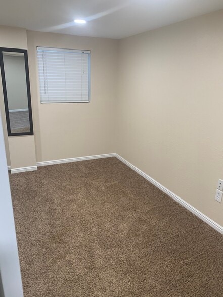 Building Photo - 9902 E Sego Lily Dr