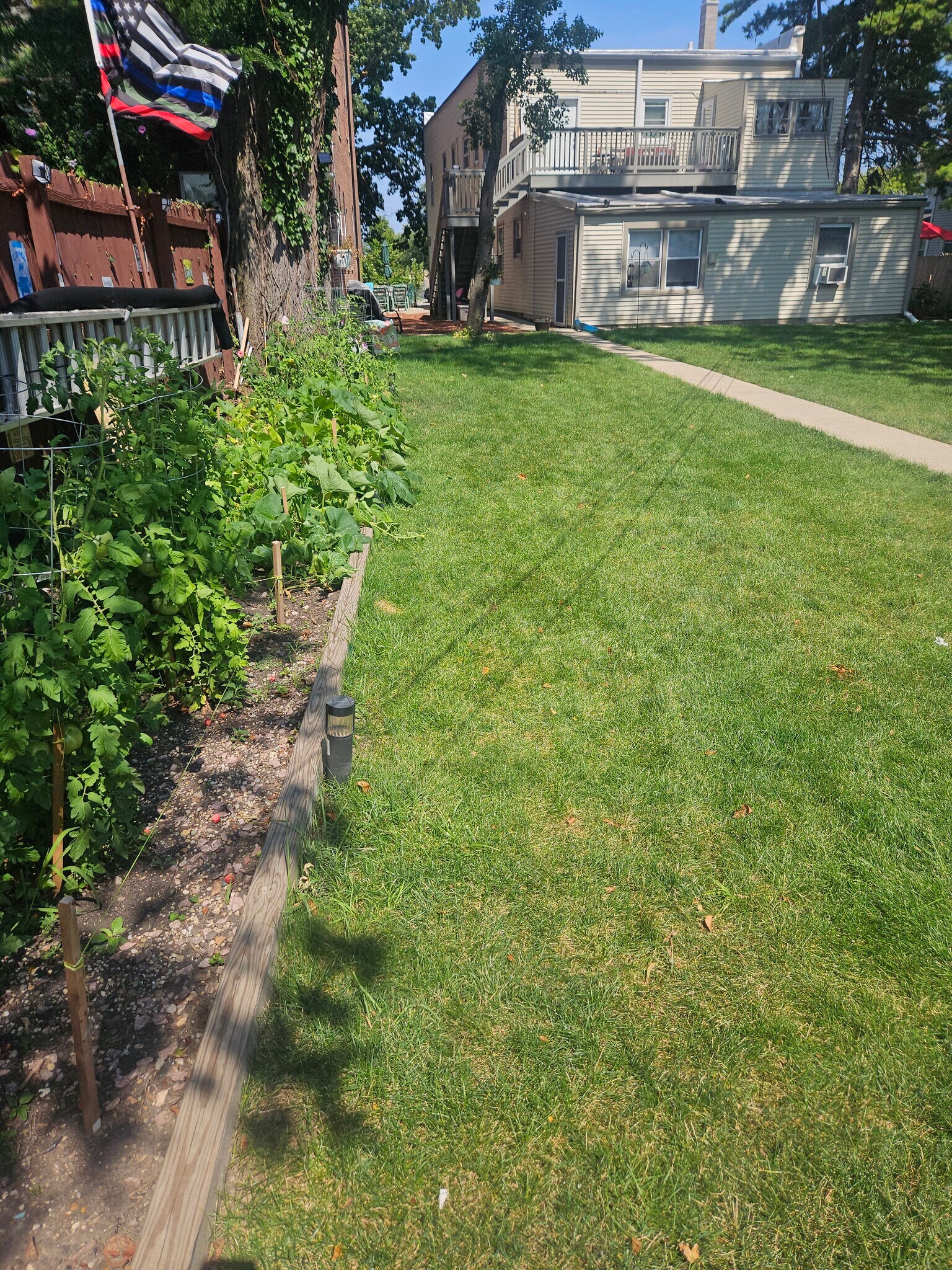 Building Photo - 6040 N Avondale Ave