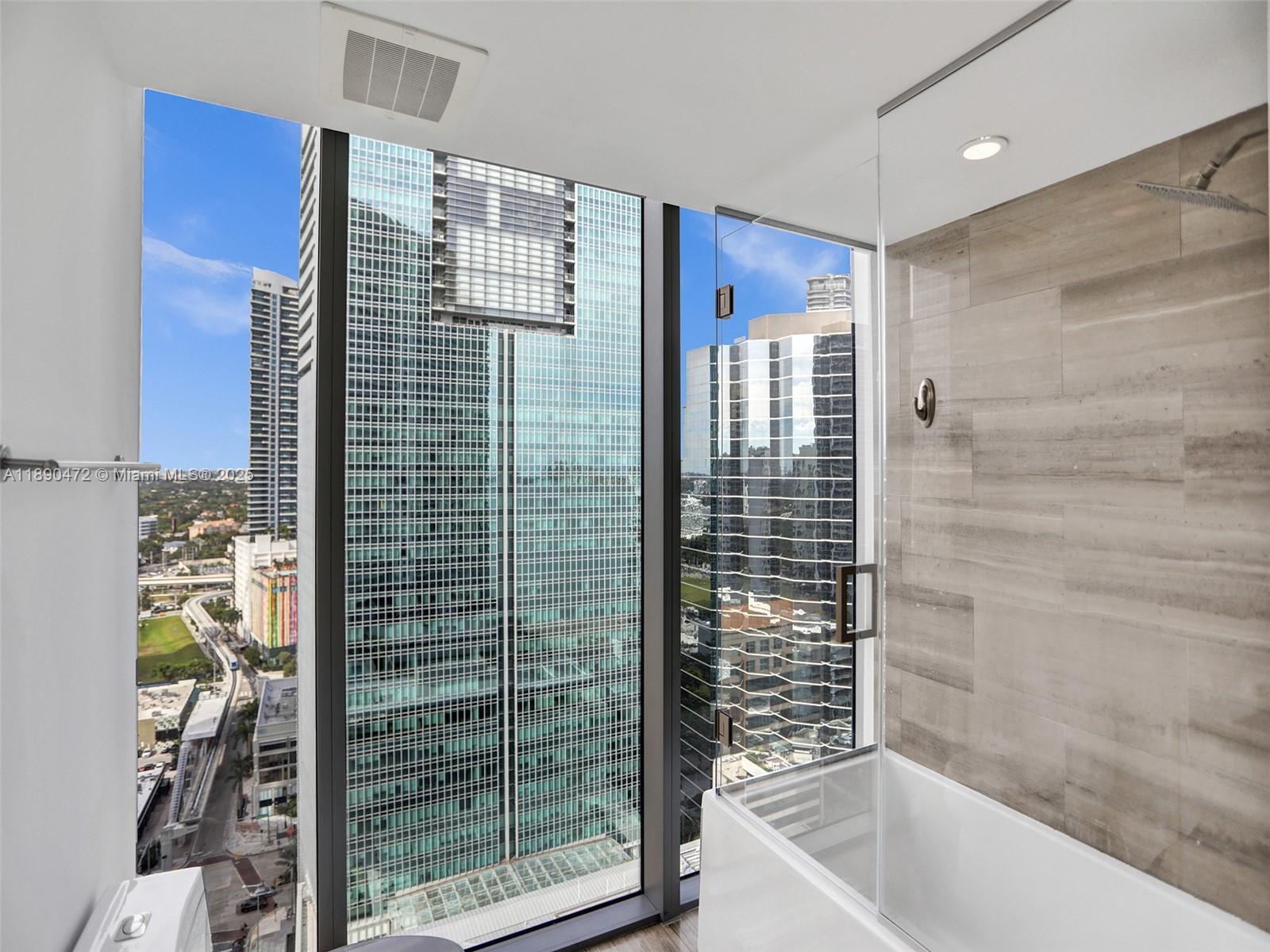 Building Photo - 1300 Brickell Bay Dr