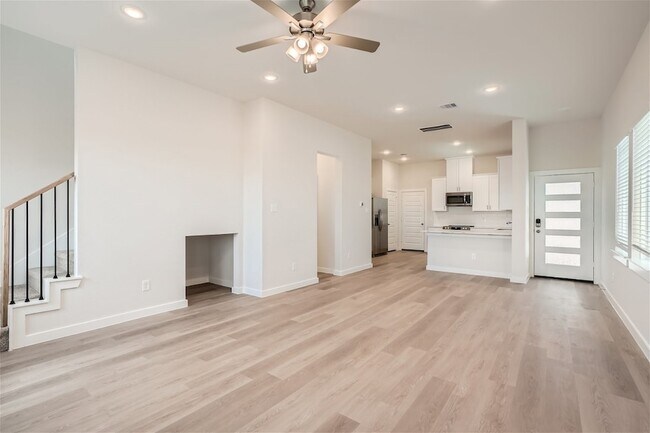 Building Photo - 33115 Oak Hts Pl