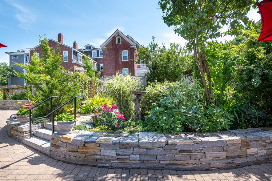 Building Photo - 48 Wilmot St