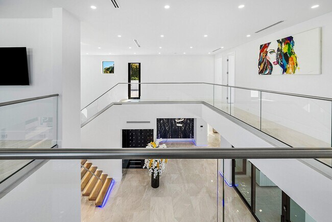 Building Photo - 2650 NE 48th Ct