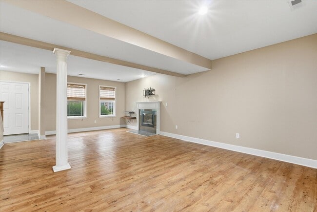 Building Photo - 420 N Village Cir