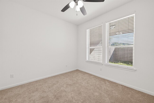 Building Photo - 10949 Cannes Memorial Dr