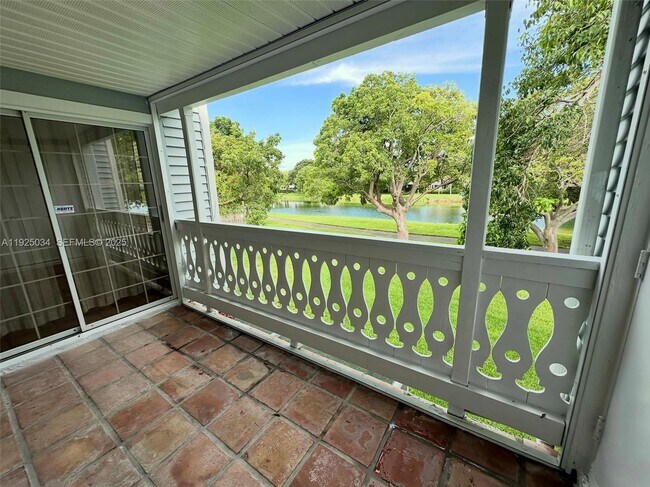 Building Photo - 10521 Mahogany Key Cir