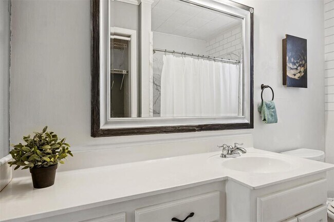 Building Photo - 1118 Fisher St