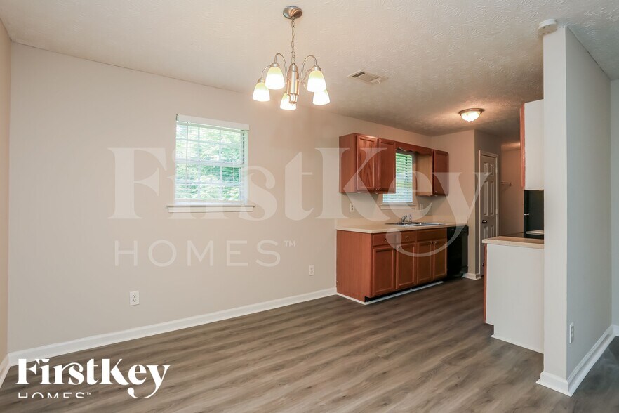 Building Photo - 252 Pine Valley Dr