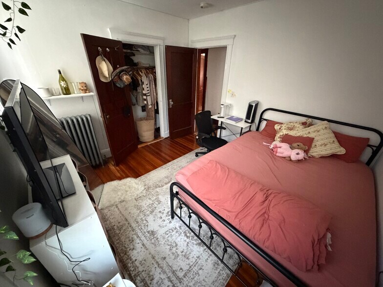 Building Photo - 23 Moraine St