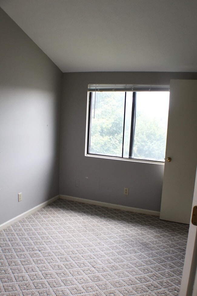 Building Photo - 1026-11 Blue Ridge Dr
