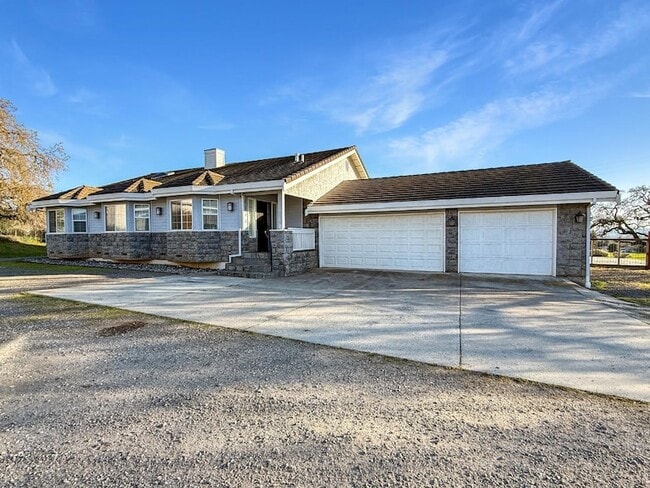 Building Photo - 2800 Roop Rd