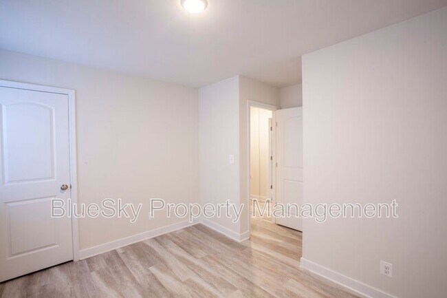 Building Photo - 1000 Monticello Rd